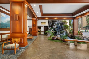 Waikiki Banyan - Perfect Getaway